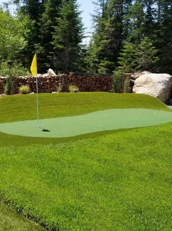 Putting-green-golf-field-gym mini turf